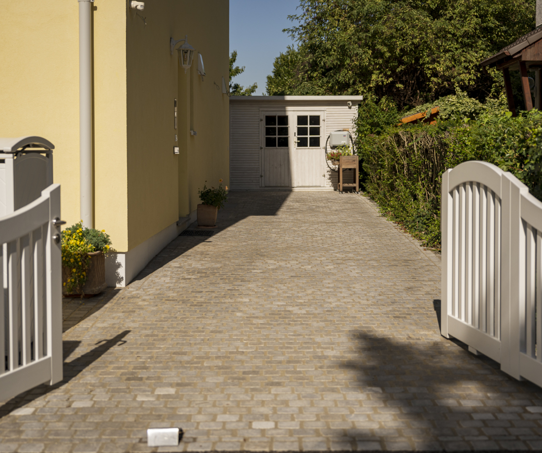 Baumschnitt, Baumpflege, Garten, Gärtner, Galabau, Landschaftsbau, Mannheim, Heidelberg, Pflasterarbeiten, Vorgarten, automatische Beregnungsanlage, Bewässerungstechnik, Gartenbewässerungssystem, Rollrasen, Tröpfchenbewässerung. Baumpflanzung