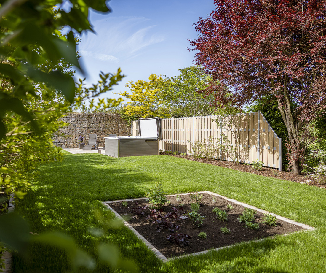 Baumschnitt, Baumpflege, Garten, Gärtner, Galabau, Landschaftsbau, Mannheim, Heidelberg, Pflasterarbeiten, Vorgarten, automatische Beregnungsanlage, Bewässerungstechnik, Gartenbewässerungssystem, Rollrasen, Tröpfchenbewässerung. Baumpflanzung
